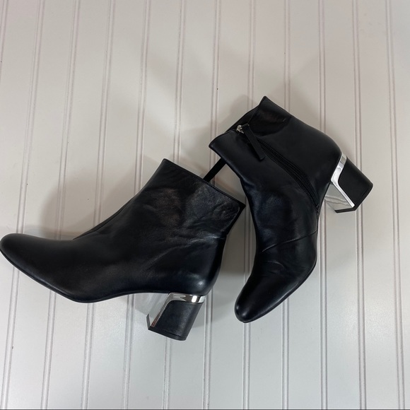 Dkny Shoes - Dkny black leather ankle boots